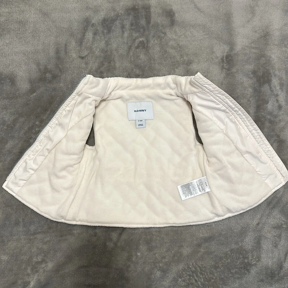 White Old Navy Puffer Vest Size 6-12m